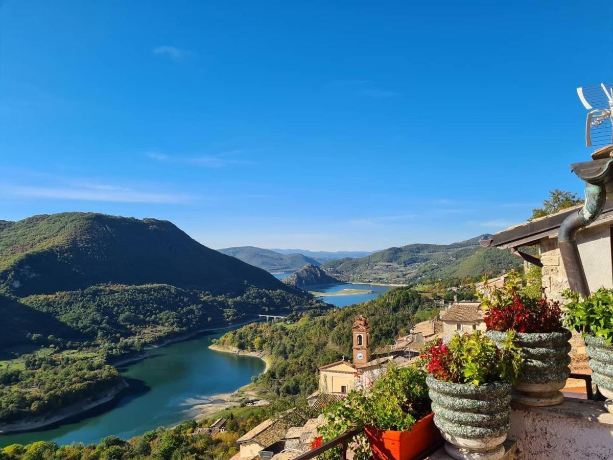 La Casa Sul Fiordo Lago Del Turano Paganico Sabino エクステリア 写真